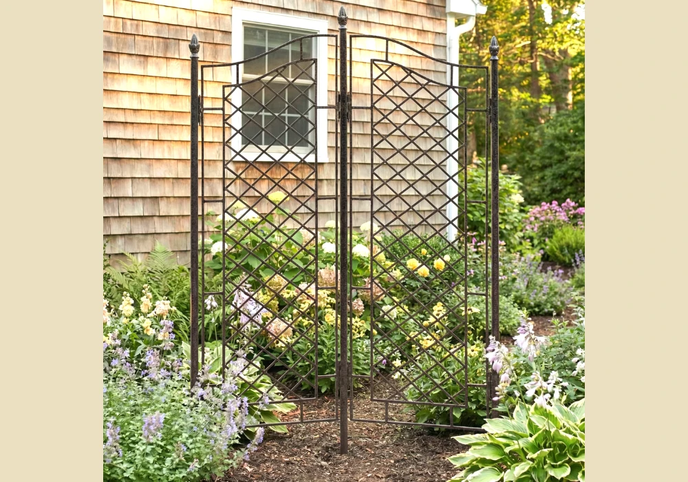 Sliding Trellis Panels for Adjustable Privacy Control