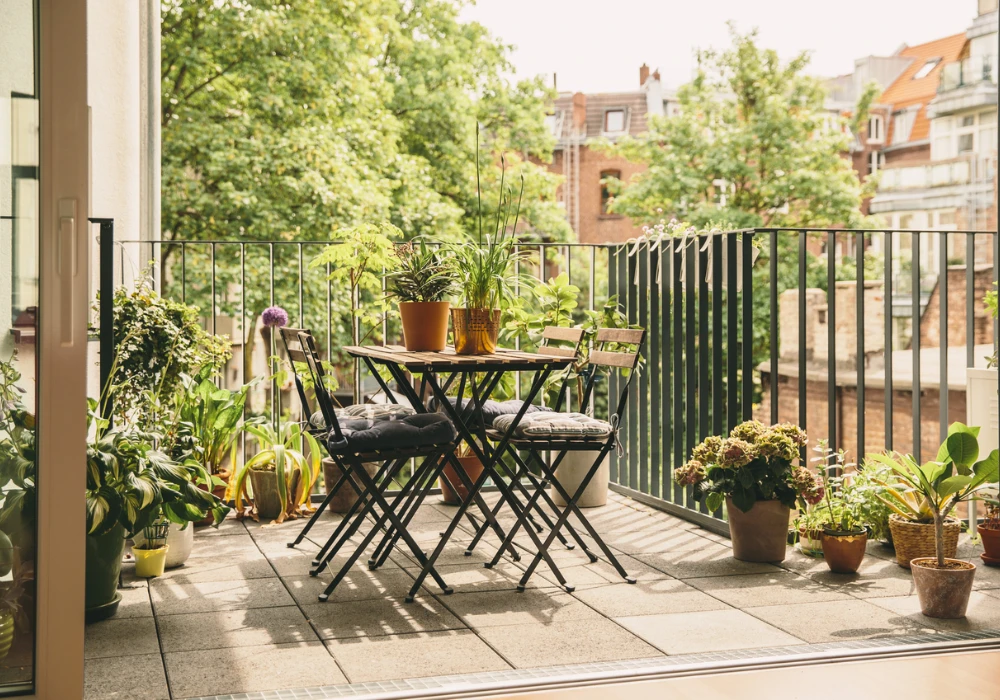 Small potted plant balcony patio ideas