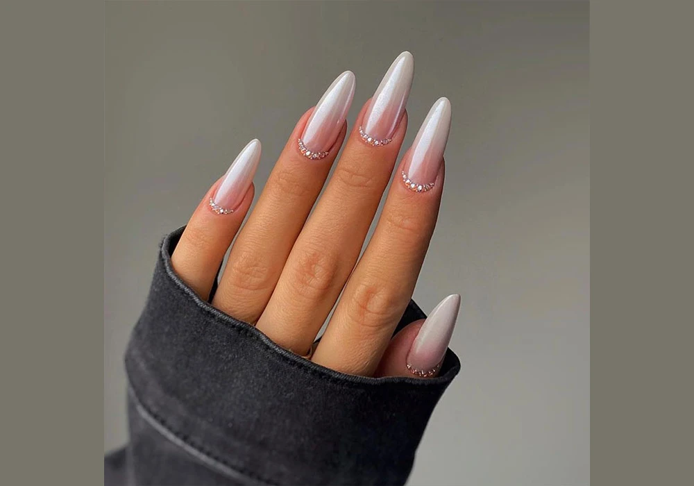 Soft Pastel Summer Almond Nail Ideas for a Clean Look