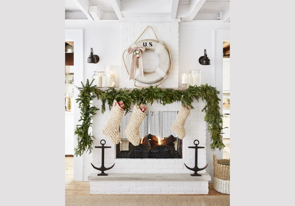 Summer mantel decor ideas with seasonal greenery garlands