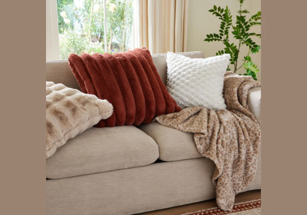 Velvet Decorative Pillow Ideas for Rich Texture Look