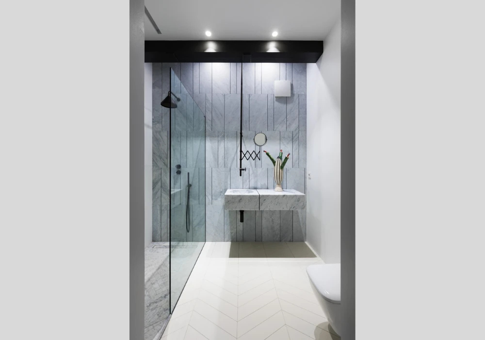 Vertical Tile Layouts for Small Summer Bathroom Spaces