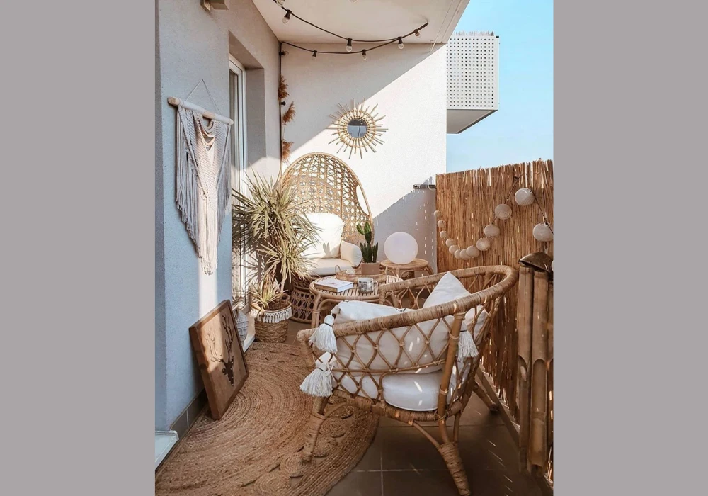 Wall Art and Decor Pieces for Balcony Deck Style