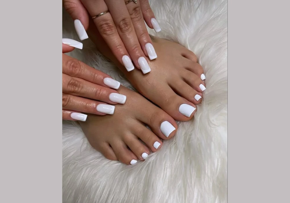 White Summer Toe Nail Ideas for a Clean Beach Look