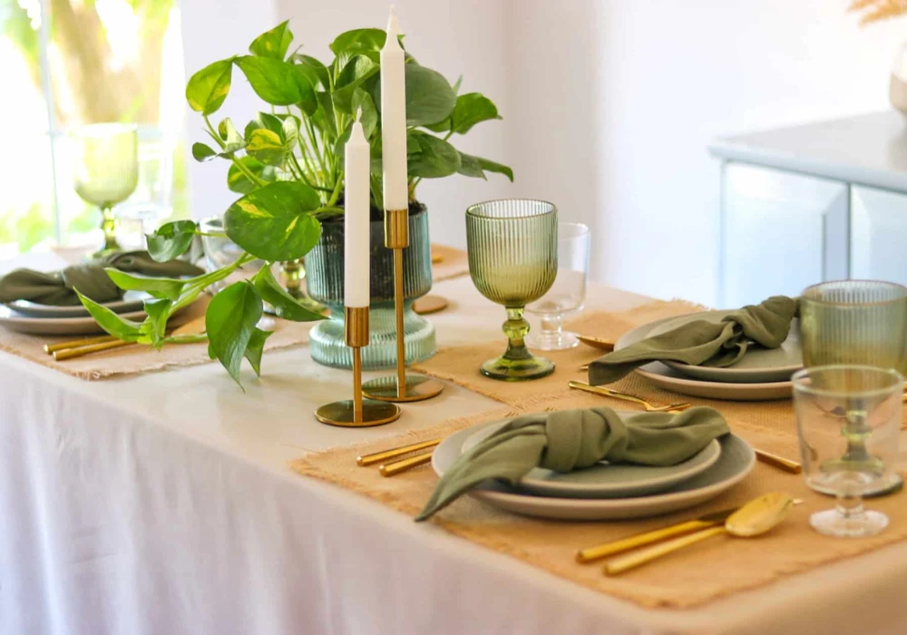 White and Green Summer Tablescape Idea for a Clean Natural Look