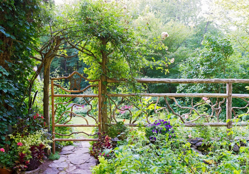 Wooden Trellis Garden Ideas for Natural Outdoor Beauty