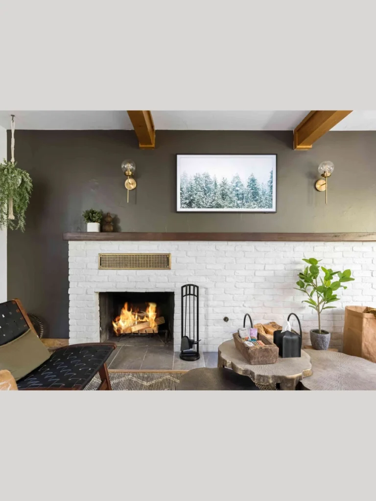 Dark Accent Painting for Added Architectural Depth