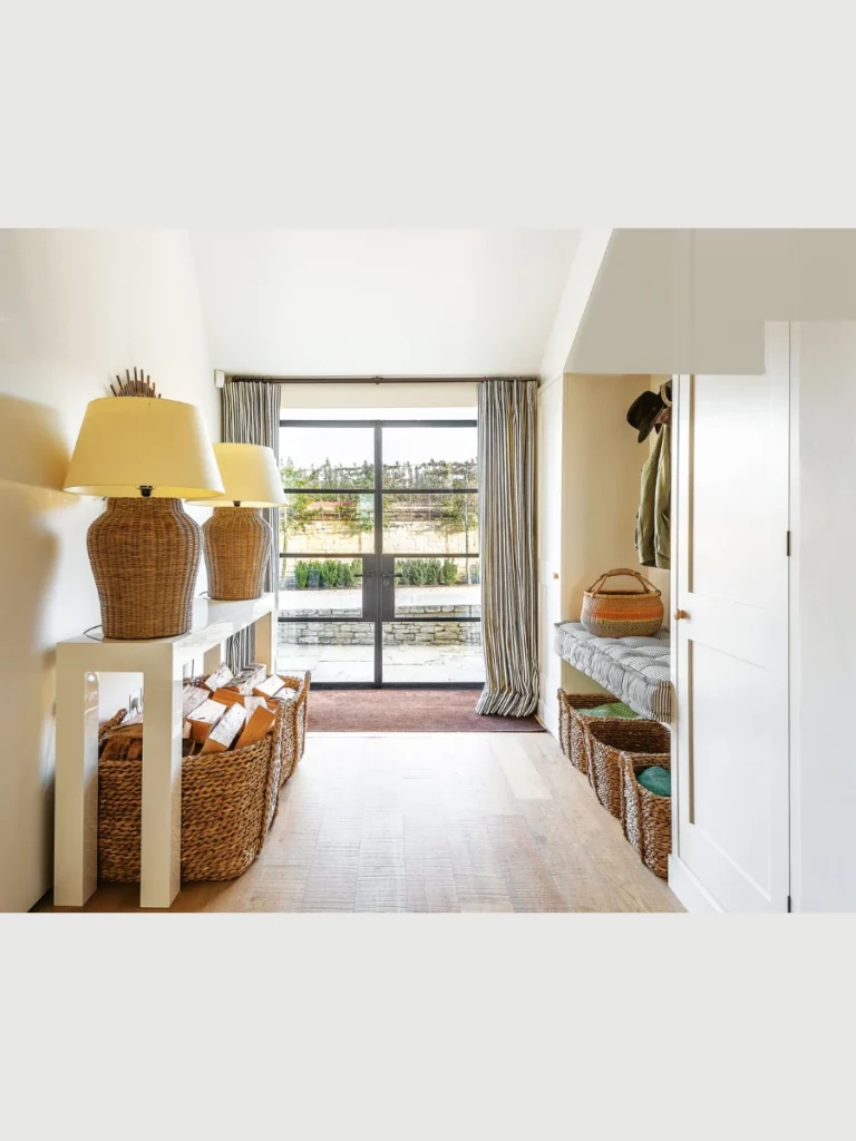 Functional Entryway Systems for Daily Order
