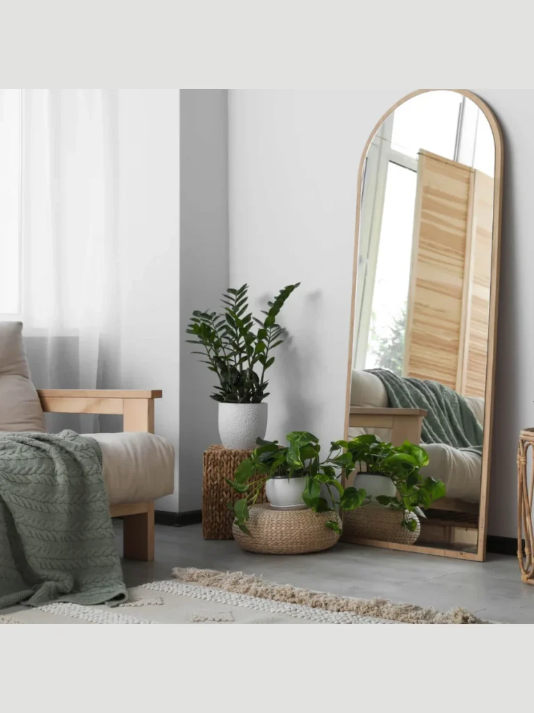 Maximizing Focus with Arch Shaped Table Mirrors