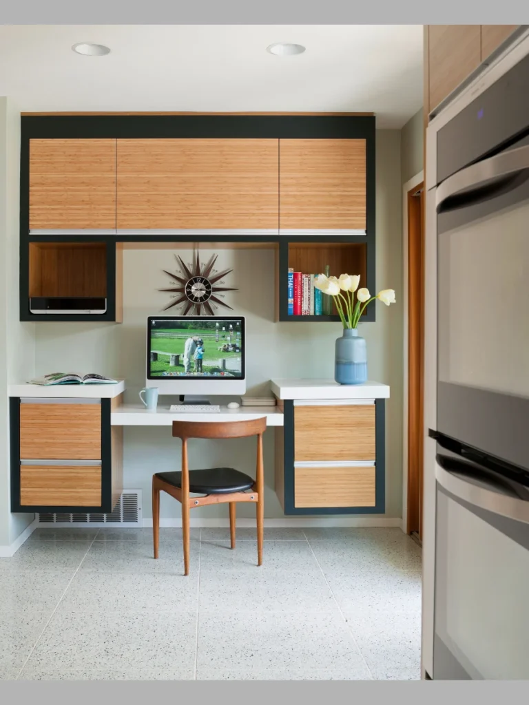Modular Wall Units With Integrated Desks