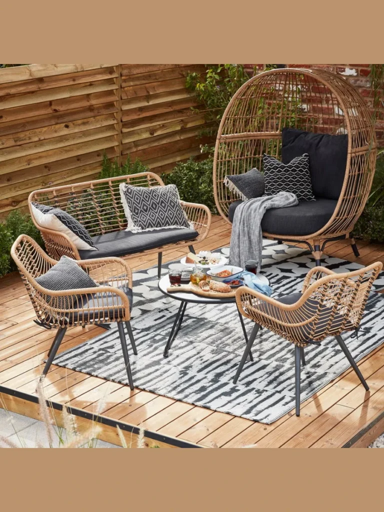 Rattan Egg Chairs For Indoor-Outdoor Flow