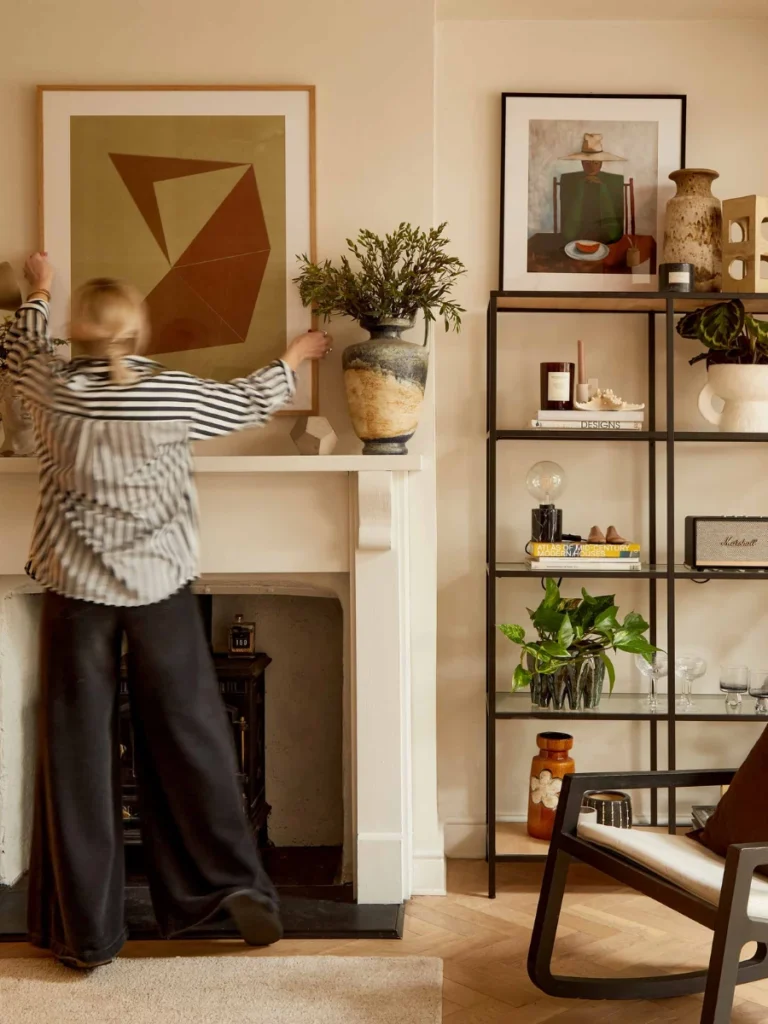 Rotating Art Displays with Slim Picture Ledges