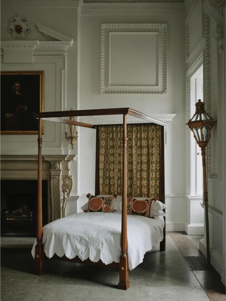 Vintage Style Four Poster Beds