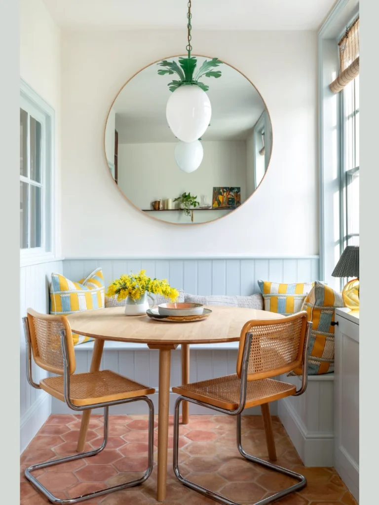 Elegant Curved Corner Banquette Configurations