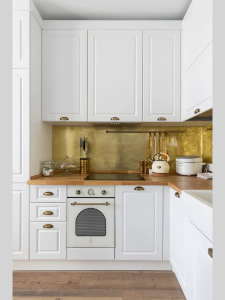 Golden Veined Calacatta Style Mirrored Backdrops