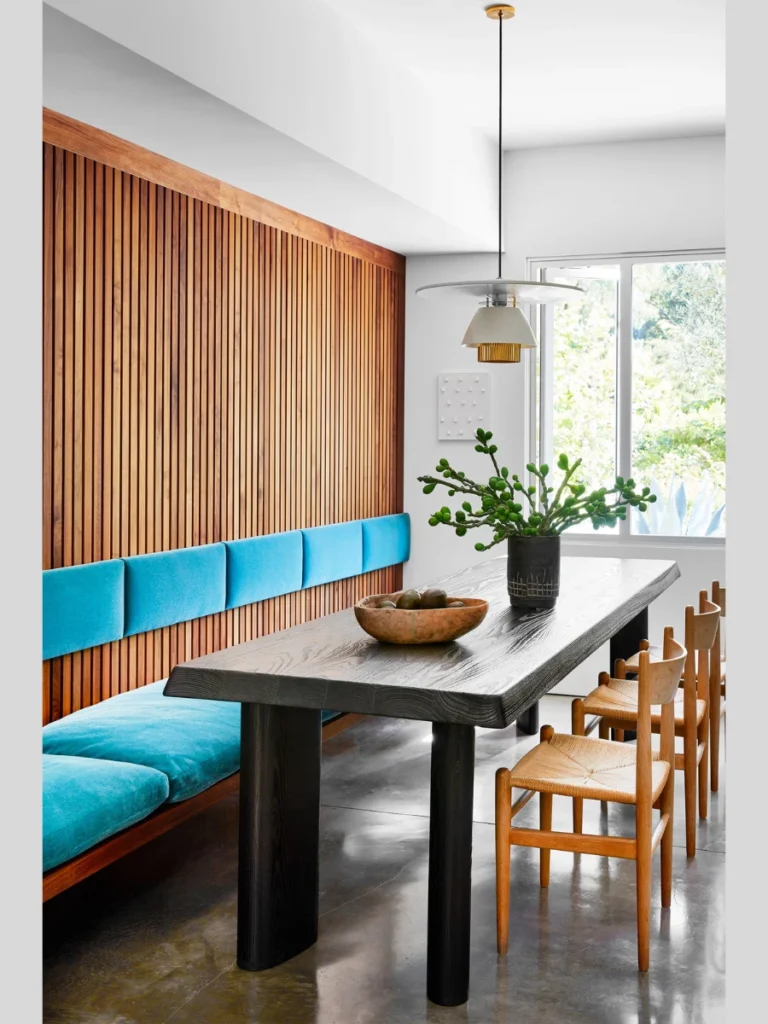 Sleek Floating Bench Layouts with Metal Brackets