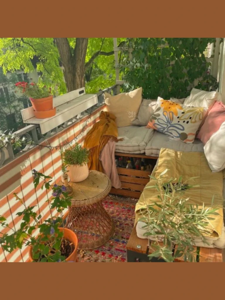 Slender Built In Corner Ledge Benches
